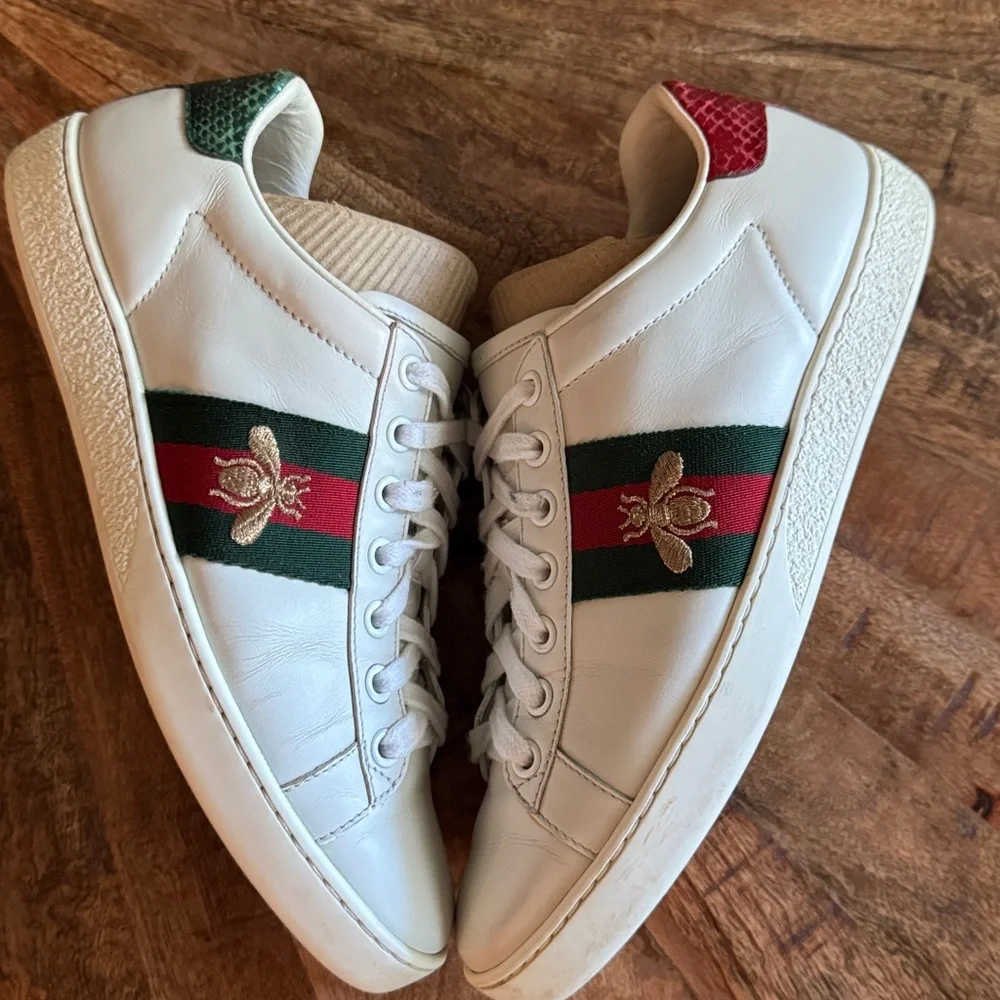 Gucci White Leather Sneakers with Red‎ Accent